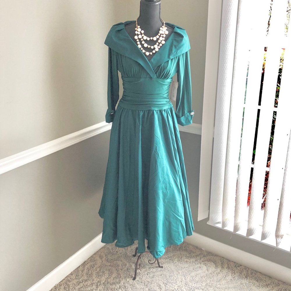 👗Beautiful Emerald! 👗